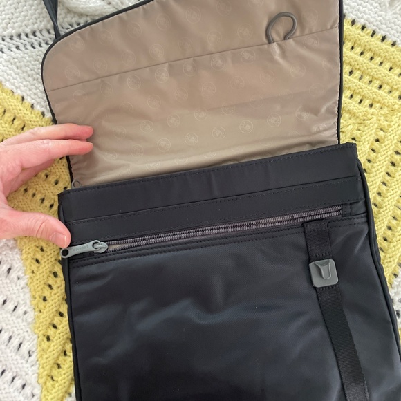 Pacsafe brand purse bag black NWOT - Picture 4 of 8